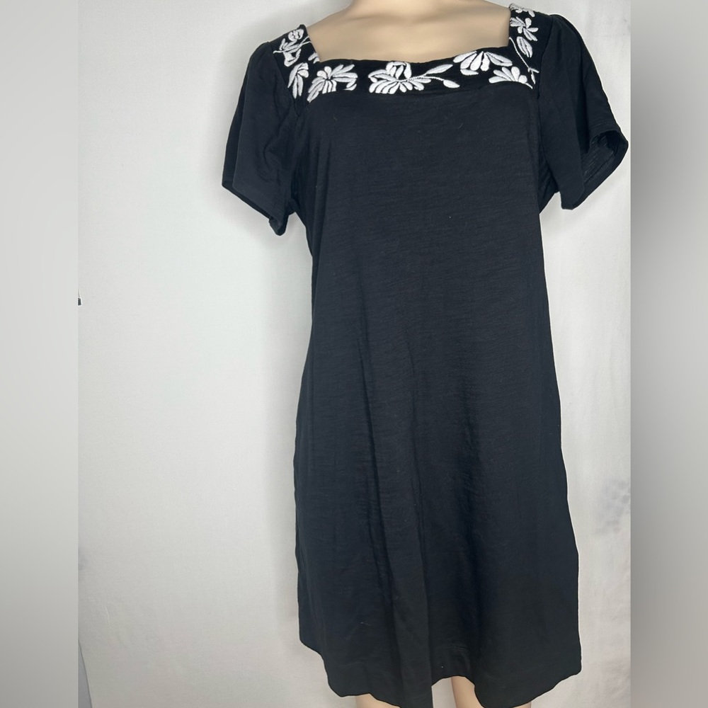 Banana Republic Women’s Black White Dress Embroidered Square Neckline.Size M